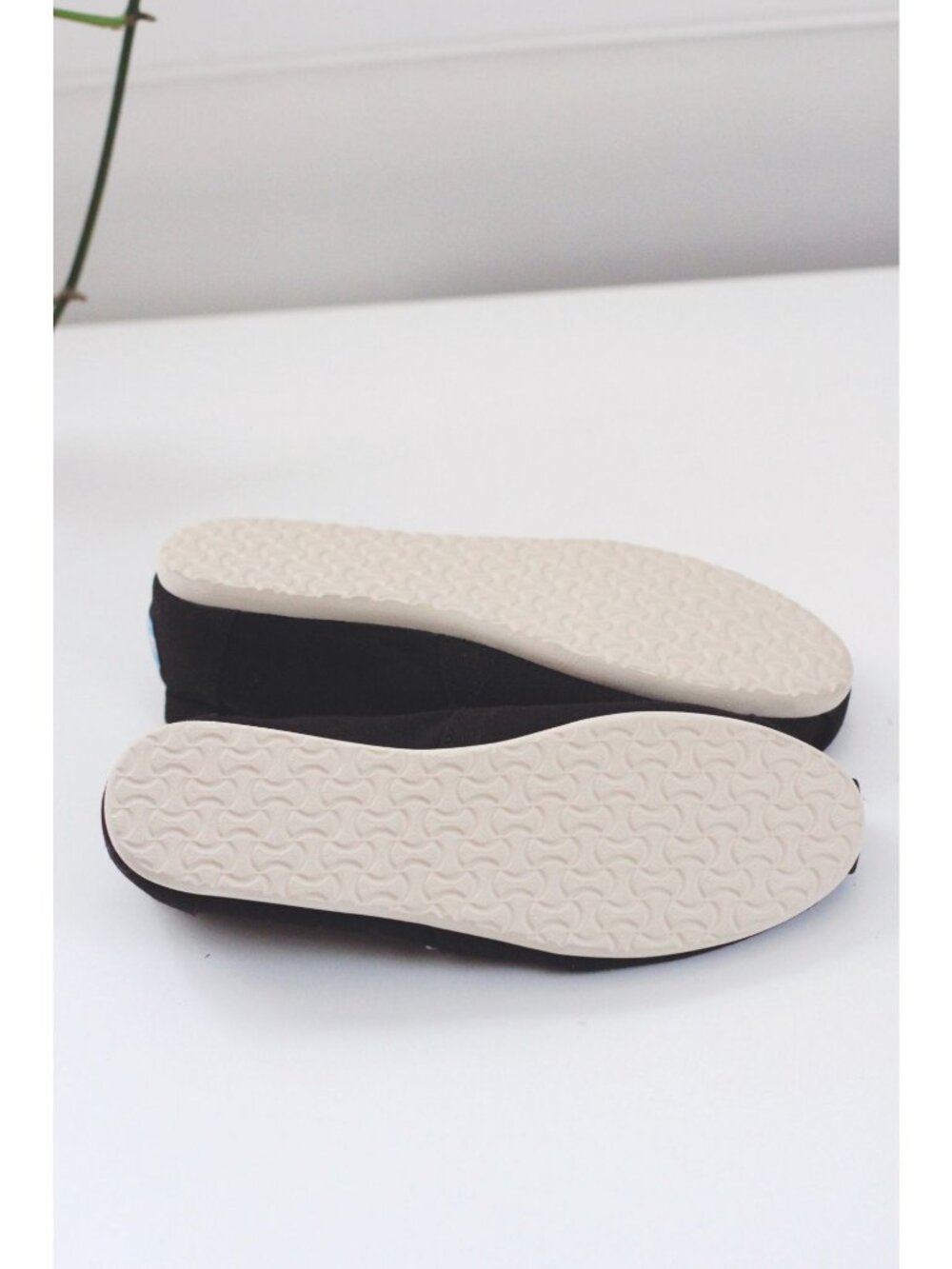 Toms Black Canvas Slip-On Shoes With Striped Inner Lining Casual Flats For Every - Picture 6 of 7